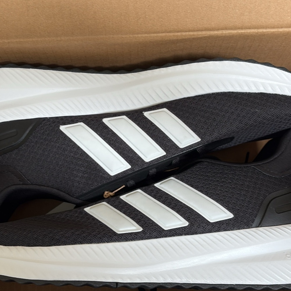 NWT/NIB Adidas Black and White Sneakers - Picture 4 of 4